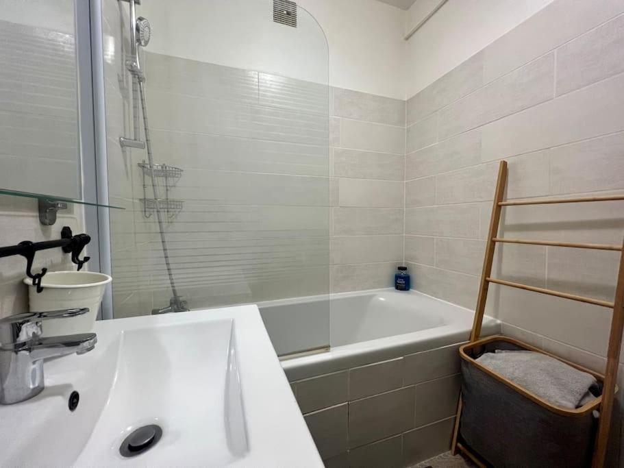 Ferienwohnung Le P'Tit Anatole - Joli T2 Avec Parking Poitiers Exterior foto